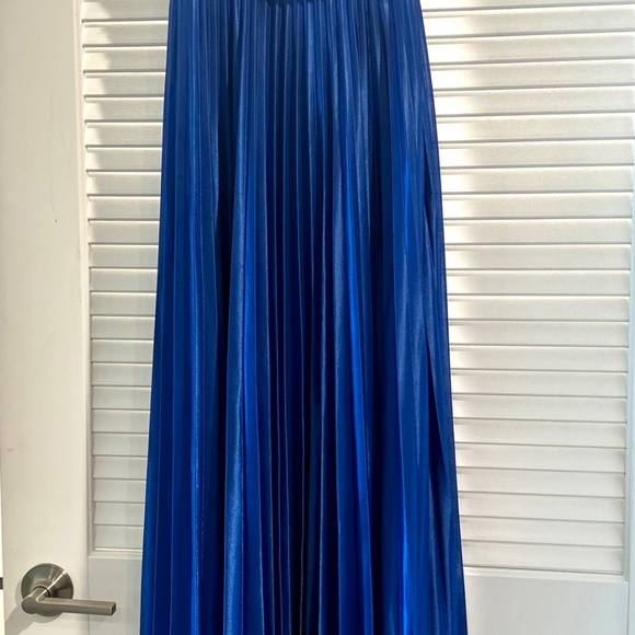 Dress - Picture 5 of 6